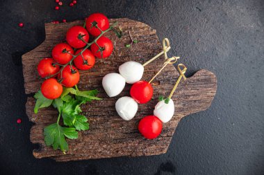 mozzarella ve domates salatası kanepeleri şiş yemek atıştırmalığı fotokopi alanı arka plan kırsal