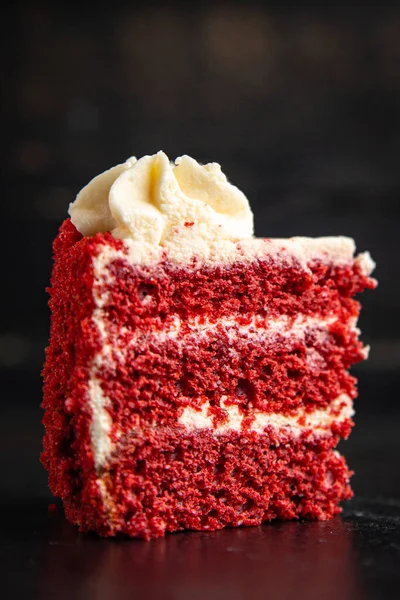 kırmızı kadife kek kremi, bisküvi tatlı tatlı yemek atıştırmalığı masanın üzerinde fotokopi alanı arka plan kırsal