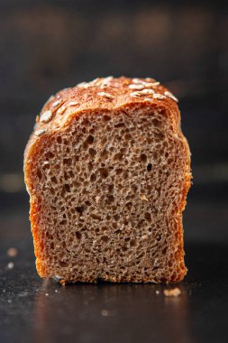 ekmek beyinleri kepek buğday yok maya yararlı bir şey yok yemek atıştırmalığı masanın üzerinde fotokopi uzayı yemek arka planı 