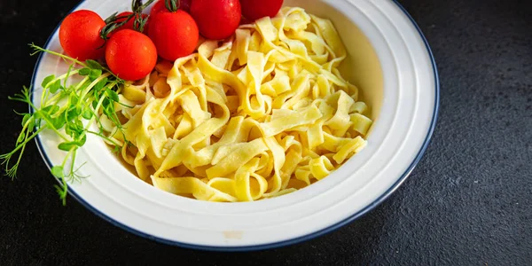 Macarrão Molho Creme Fettuccine Tagliatelle Macarrão Refeição Lanche Mesa Cópia — Fotografia de Stock