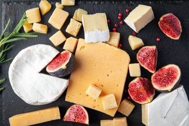 Peynirli antipasto peyniri aperatif yemek aperatifi masanın üzerinde fotokopi alanı yemek arka planı rustik