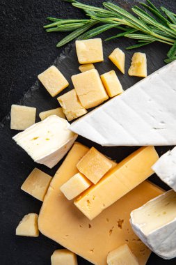 Peynirli antipasto peyniri aperatif yemek aperatifi masanın üzerinde fotokopi alanı yemek arka planı rustik