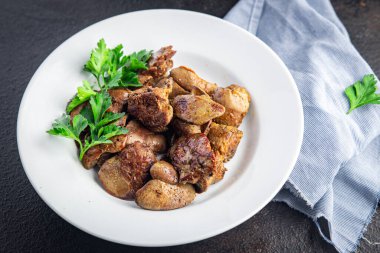 Kızarmış tavuk ciğeri. Atıştırmalık yemek. Fotokopi. 