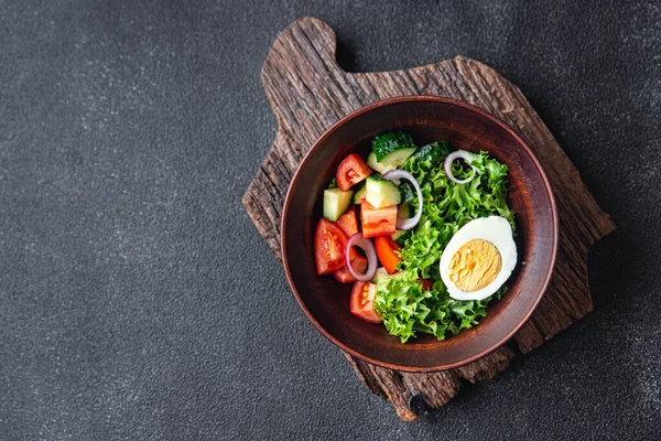 Ovos Salada Vegetais Pepino Tomate Alface Vegetariana Refeição Saudável Lanche — Fotografia de Stock