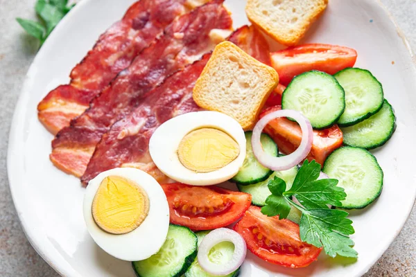 Inglês Café Manhã Bacon Ovo Tomate Pepino Pão Torrado Refeição — Fotografia de Stock