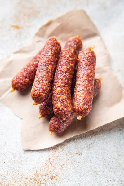 Trocken Gepökelte Würstchen Geräucherte Wurst Ungekochte Fleischmahlzeit Fast Food Snack — Stockfoto