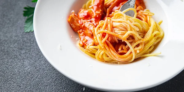 Macarrão Espaguete Molho Tomate Carne Frango Peru Refeição Saudável Alimentação — Fotografia de Stock