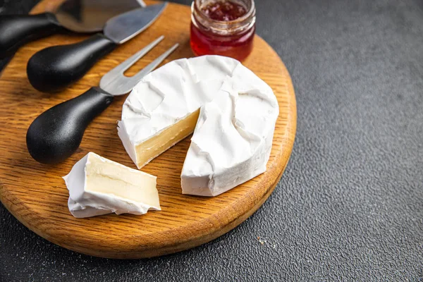 Camembert Lub Brie Szef Sera Miękki Ser Zdrowy Posiłek Dieta — Zdjęcie stockowe