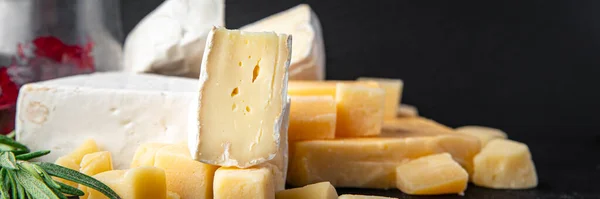 Sýrové Talíře Různé Druhy Sýra Brie Camembert Parmezán Čedar Další — Stock fotografie