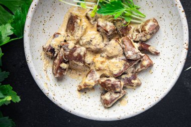 Karaciğer kremi sosu sakatat eti ya da domuz eti sağlıklı yemek atıştırmalıkları fotokopi masasında yer alan yiyecek arka plan kırsal üst görünüm keto veya paleo diyeti