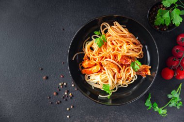 makarna soslu makarna sağlıklı yemek diyet aperatifi masanın üzerinde fotokopi uzayı arka plan kırsal 