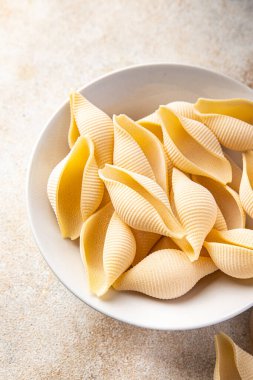 makarnanın üzerinde çiğ kabuk sağlıklı yemek atıştırmalığı fotokopi uzayı arka plan kırsal 