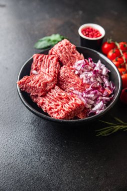 Taze kıyma yeri sağlıklı yemek atıştırmalıkları masanın üzerinde fotokopi alanı yiyecek arka planı 