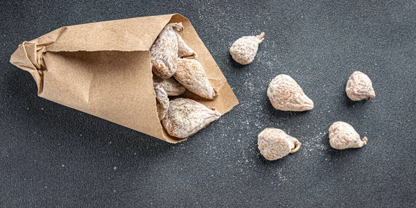 Kurutulmuş incir kurutulmuş meyve sağlıklı yemek atıştırmalığı masada fotokopi uzayı arka plan kırsal