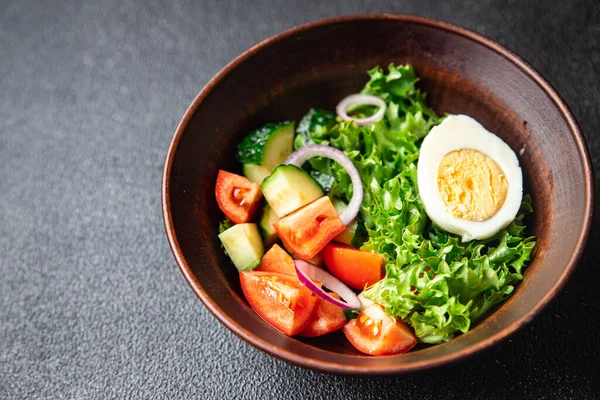 Spring Egg Salad Fresh Vegetables Cucumber Tomato Lettuce Healthy Meal — Fotografia de Stock
