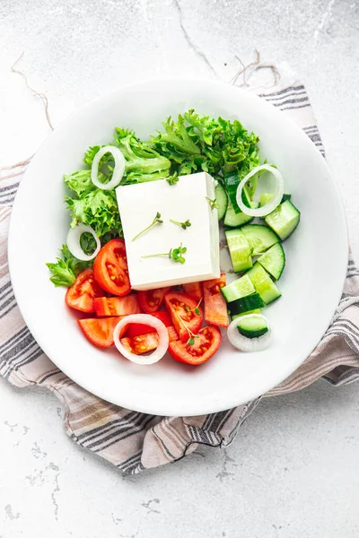Salada Queijo Feta Pepino Tomate Alface Vegetal Saudável Refeição Vegetariana — Fotografia de Stock