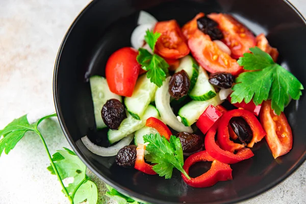 Σαλάτα Αποξηραμένες Ελιές Και Λαχανικά Ελληνική Σαλάτα Υγιεινό Γεύμα Σνακ — Φωτογραφία Αρχείου