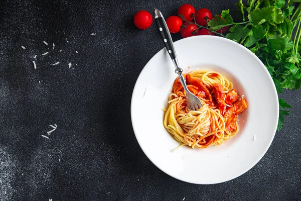 Spaghetti Makaron Mięso Sos Pomidorowy Zdrowy Posiłek Jedzenie Przekąska Stole — Zdjęcie stockowe