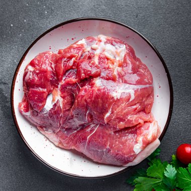 Sığır eti eti taze helal et yiyecekler sağlıklı yemek atıştırmalıkları fotokopi uzayı arka planında.