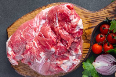 Sığır eti eti taze helal et yiyecekler sağlıklı yemek atıştırmalıkları fotokopi uzayı arka planında.