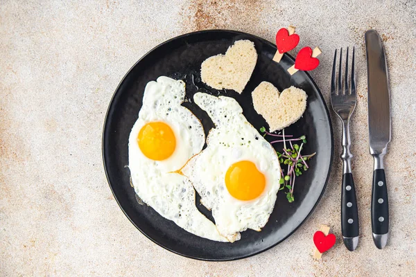 Valentines Day Breakfast Table Scrambled Eggs Heart Shape Holiday Decoration — Stock Photo, Image