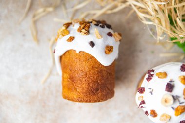 Paskalya pastası tatlı tatlı tatlı Ortodoks Hıristiyanları bayram Paskalya yemeği atıştırmalıklarını masanın üstünde fotokopi çekiyorlar.