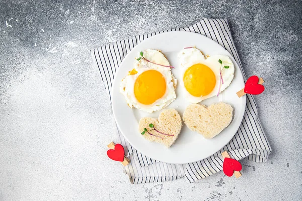 Valentines Day Fried Egg Breakfast Table Scrambled Eggs Heart Shape — Stok fotoğraf