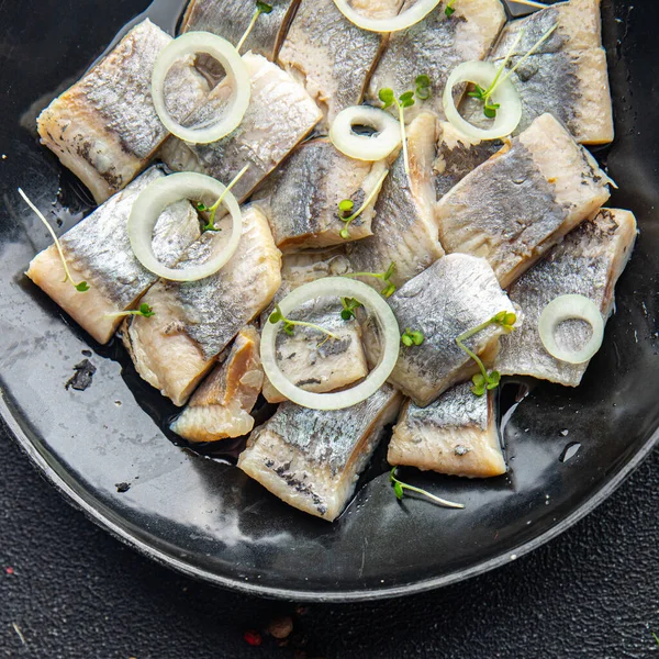 Ρέγγα Αλατισμένο Κομμάτι Πιάτο Θαλασσινά Γεύμα Ψάρι Σνακ Στο Τραπέζι — Φωτογραφία Αρχείου