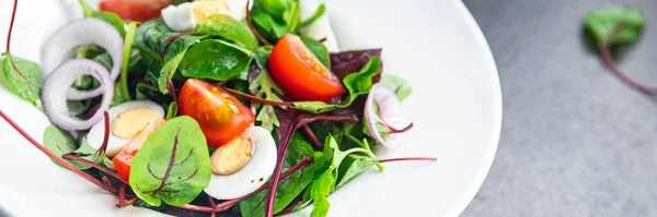 Salad Quail Egg Tomato Lettuce Mix Leaves Healthy Meal Food — стоковое фото