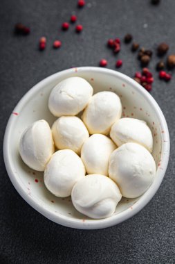 mozzarella mini küre masada sağlıklı yemek atıştırmalığı fotokopi alanı arka plan kırsal üst görünüm