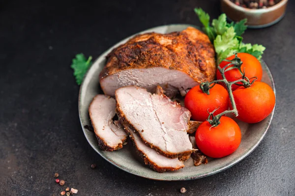 Domuz eti yemeği taze porsiyon sağlıklı beslenme diyeti masa başı yiyecek arka plan fotokopisi kırsal üst görüş keto veya paleo diyeti üzerinde hala hayat atıştırmalığı