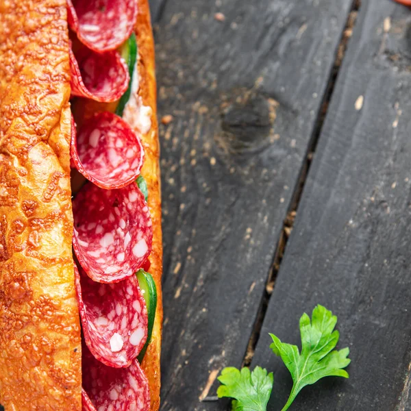 Sandwich Salsiccia Fetta Fast Food Porzione Fresca Dietetica Pasto Sano — Foto Stock