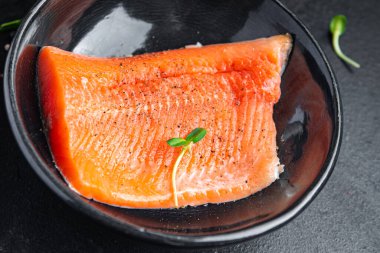 Çiğ balık fileto somon ya da char taze deniz ürünleri taze porsiyon diyet sağlıklı yemek diyeti masa üzerinde yaşam atıştırmalığı fotokopisi uzay yiyecek arka plan kırsal üst görünüm