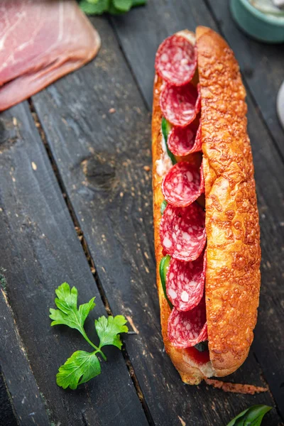 Embutido Sándwich Comida Rápida Comida Fresca Snack Mesa Copiar Espacio — Foto de Stock