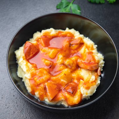 Patates püresi sosu rosto sosu sosis et yemek abur cuburu fotokopi masasında yiyecek arka planı