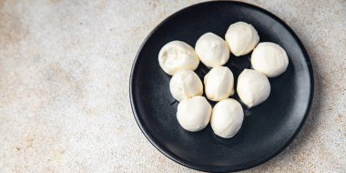 mozzarella mini taze diyet sağlıklı beslenme diyeti hala masada atıştırmalık.