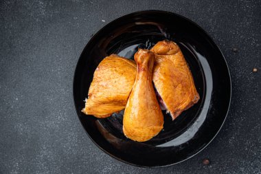 tavuk budu et tütsülenmiş kümes hayvanları yemek aperatifi masanın üzerinde fotokopi alanı yiyecek arka planı 
