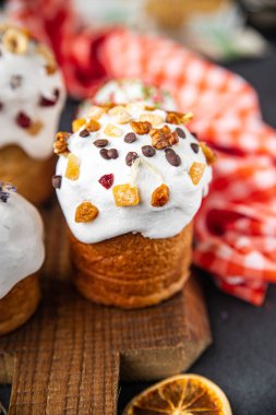 Kulich Paskalya Bayramı pastası. Ev yapımı paskalya pastası. Ev yapımı tatlı bayramı bayramı.