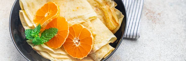 Söt Crepe Citrus Tunn Pannkaka Frukost Shrovetide Semester Maslenitsa Dessert — Stockfoto