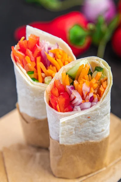 Vejetaryen Sebzeli Lahanalı Lahanalı Sebzeli Sandviç Burrito Pita Sebzeli Sağlıklı — Stok fotoğraf