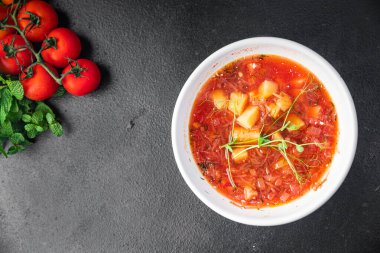 Sebze çorbası, sebze çorbası, biftek, domuz eti, tavuk, pancar çorbası, taze yemek, masa arkasında fotokopi. 