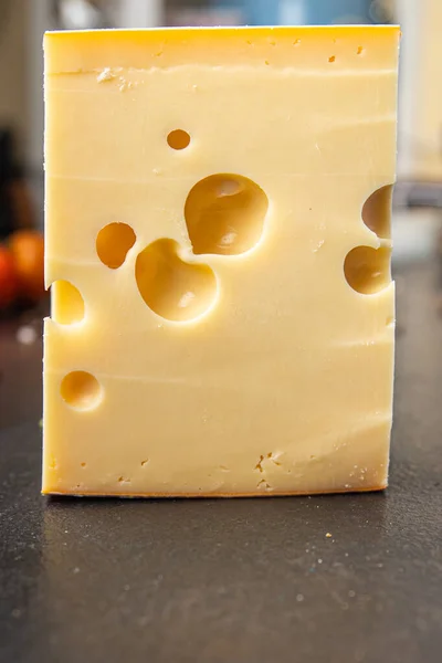 Σκληρό Τυρί Φρέσκο Διαιτητικό Υγιεινό Γεύμα Σνακ Τροφίμων Στο Τραπέζι — Φωτογραφία Αρχείου