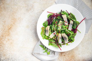 Paskalya salatası, ringa balığı, deniz ürünleri, yeşil yaprak, marul, sağlıklı yemek, paskalya yemeği, atıştırmalık şeyler. 