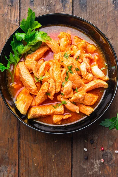 닭고기 토마토 닭고기 스트레인지 식생활 테이블 — 스톡 사진