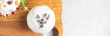 Paskalya Pastası Kulich ev yapımı Paskalya Bayramı yemeği atıştırmalıkları masanın üzerinde uzay yemeği arka planının fotokopisi 