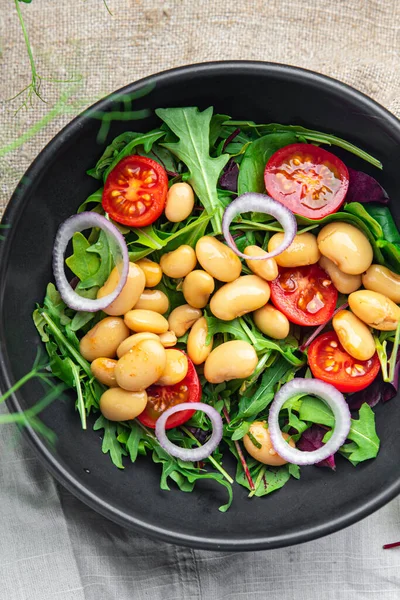 Salata Beyaz Fasulye Domates Marul Yaprağı Taze Porsiyon Sağlıklı Yemek — Stok fotoğraf