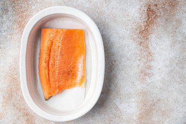 somon çiğ kırmızı balık fileto taze deniz ürünleri diyet aperatifleri masa üzerinde fotokopi uzay gıda arka planı 