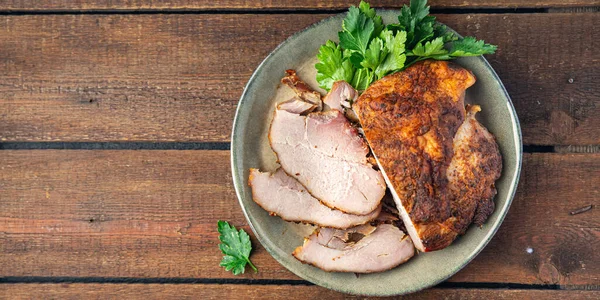 肉焼きポーク自家製生ハム料理健康的な食事食事食事テーブルの上のスナックコピースペースフード背景 — ストック写真