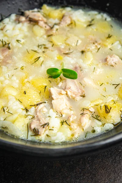 Sopa Frango Carne Arroz Primeiro Prato Caldo Legumes Refeição Fresca — Fotografia de Stock