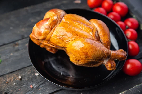 Huhn Gebacken Gebraten Festlich Ostern Tisch Geräuchert Ganze Geflügelfleisch Frisch — Stockfoto